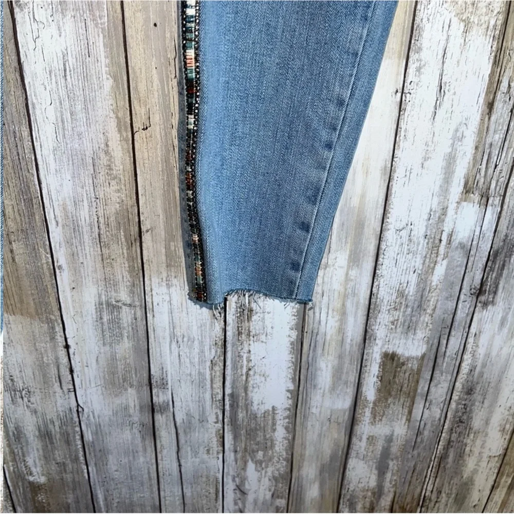 Zara Light Wash Side Embelished Fray Ankle Jeans Distressed Women’s 6 - Picture 4 of 8
